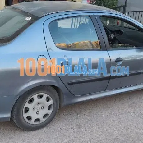 peugeot-206-sedon-2009-image-10