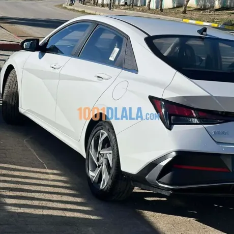 hyundai-elantra-2025