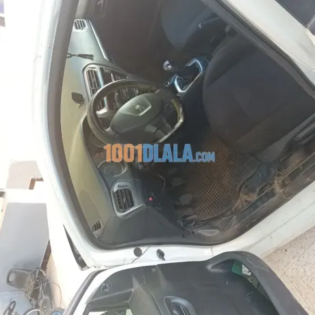 peugeot-301-2013