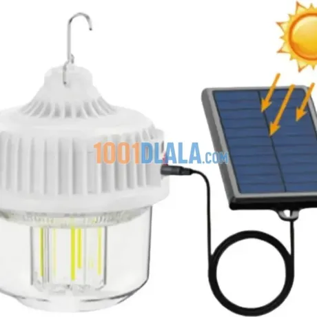 lamp-camping-avec-un-petit-panneau-de-solaire-image-1